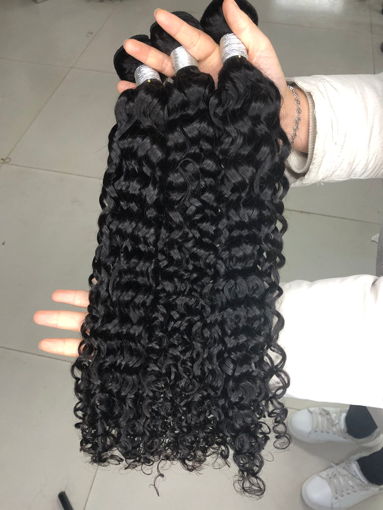 
            
                Load image into Gallery viewer, Bundles Deep Curly Human Hair Weave 100% Human Hair ,Double Weft No Shedding No Tangel
            
        